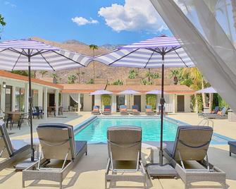 ليتل بارادايس هوتل - بالم سبرينغس - حوض السباحة