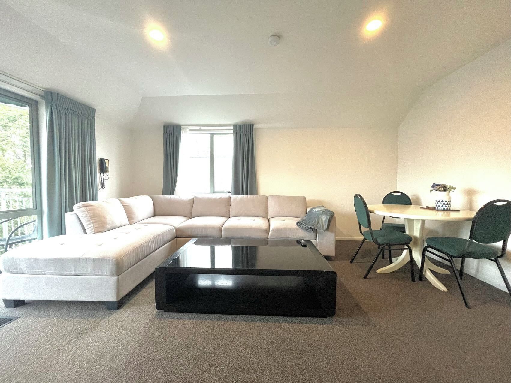 Alcala Motor Lodge - כרייסטצ'רץ' - סלון