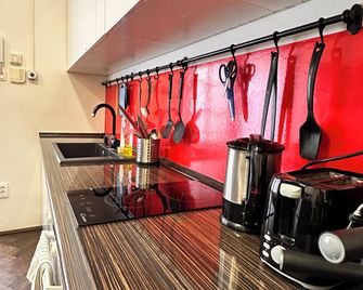 Katona Apartments - Budapest - Kitchen