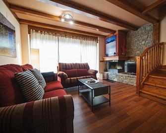 Cap dera Vila - Apartamentos Turisticos - Viella - Sala