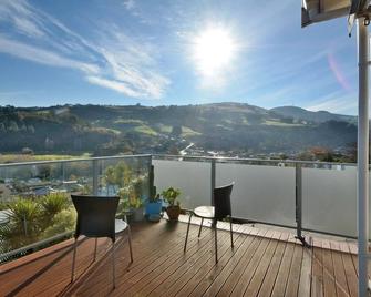 Sleep on the Steepest Street in the World! - Dunedin - Balcony