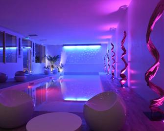 Grand Hôtel Des Bains Spa - Fouras - Pool