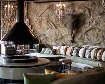Etosha Oberland Lodge - Okaukuejo - Area lounge
