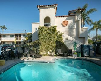 Crown City Inn - Coronado - Piscina