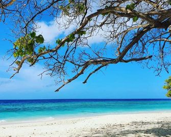 Nihaali Maldives - Kamadhoo - Playa
