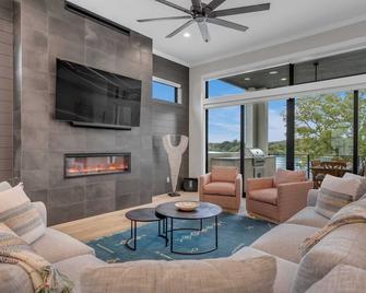Lbj Bliss Retreat Heated Pool Hot Tub Game Rooms - Burnet - Living room