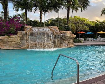 Charming 1-bedroom apartment with WiFi and fitness room in welcoming Weston - Weston - Basen