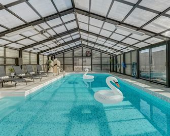 Urban Float - Private Heated Pool & Hottub & Firepit - Colorado Springs - Pool