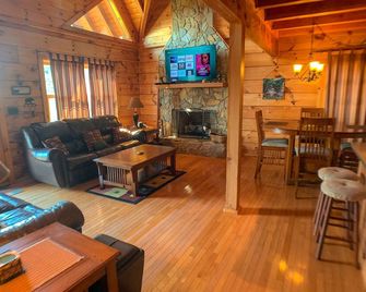 From Fireplace Evenings to Deckside Sunsets- A Heavenly View Has It All - West Jefferson - Living room