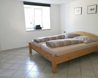 Apartment in a listed mill on the Swabian Alb - Ehingen - Bedroom