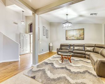 8 Mi to Dtwn Casa Grande Poolside Paradise! - Casa Grande - Obývací pokoj