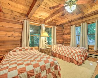Scenic Creekside Cabin w/ Wraparound Porch! - Highlands - Slaapkamer