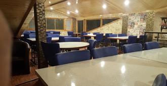 Hotel Prestige - Shimla - Restaurante