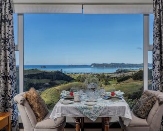 Bayview Valley Lodge Bed & Breakfast - Whitianga - Phòng ăn