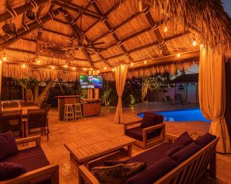 Tiki Paradise Oasis Home +Private Guest Suite, Pool, Tiki Hut & 10 Min to Beach! - West Palm Beach