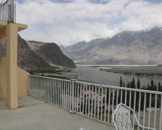 Concordia Motel Skardu - Skārdu - Balcón
