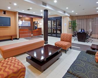 Holiday Inn Express & Suites Arlington (I-20-Parks Mall) - Arlington - Lobby