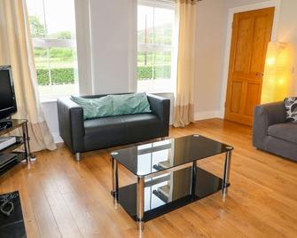 CROGHAN, pet friendly, with open fire in Portsalon, County Donegal - Portsalon - Living room