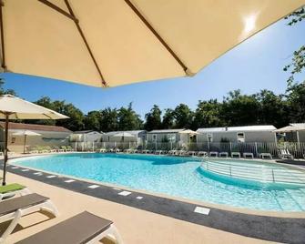 Camping Les Chèvrefeuilles - Royan - Pool