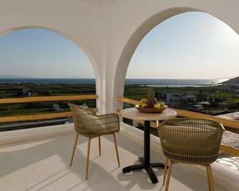 Naxos Earth Suites - Mikri Vigla - Balkon