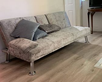 Economical 2br Small Furnished Annex-High Wycombe - High Wycombe - Living room