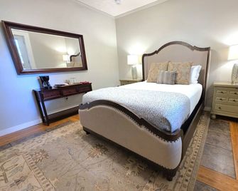 Standard Guest Room (Terrace) - Barefoot Hills - North Georgia Mountains - Dahlonega