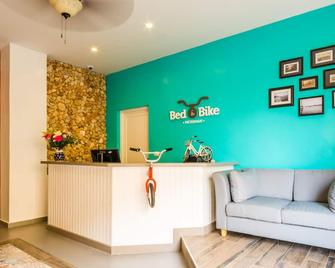 Bed & Bike Curacao - Willemstad - Front desk