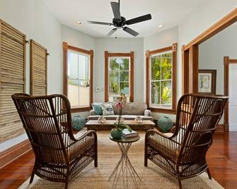 Cohiba ~ Adults Only, Poolview Queen Room In Historic Azul Mansion! - Cayo Hueso - Sala de estar