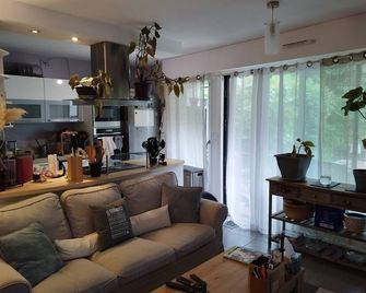 Appartement de 2 Chambres Pour 4 Personnes - Thonon-les-Bains - Wohnzimmer