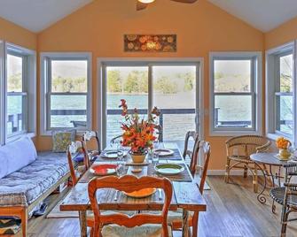 Waterfront Cottage 10 Min From Great Barrington - New Marlborough - Dining room