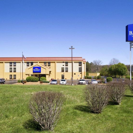 Building view of Baymont by Wyndham Crossville