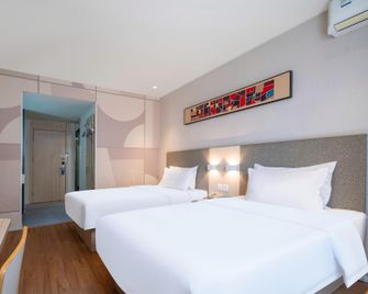 Hanting Hotel Qingdao Taitung Weihai Road - تشينغداو - غرفة نوم