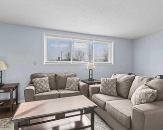 Beautiful and Cozy Apartment in Springfield- 2 Bedroom - Springfield - Living room