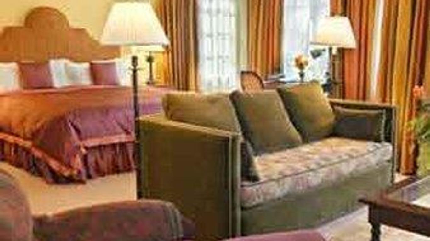 Quanzhou Overseas Chinese Hotel