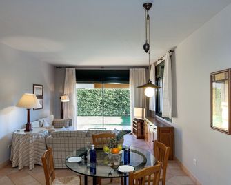 Torremirona Aparthotel Vila Birdie - Navata - Comedor