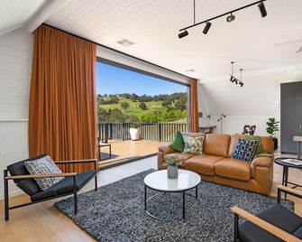 La Casetta - New Designer Guest House in the Southern Highlands - Mittagong - Living room