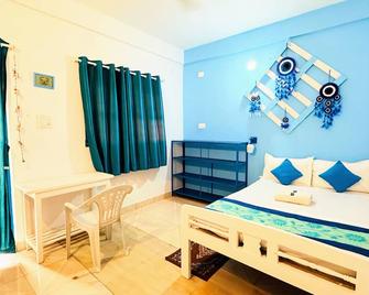 Omkar wellness inn - Арамбол - Спальня