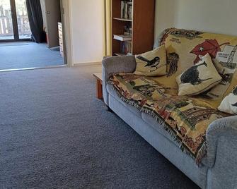 Comfortable Beach-Front House - Whanganui - Living room