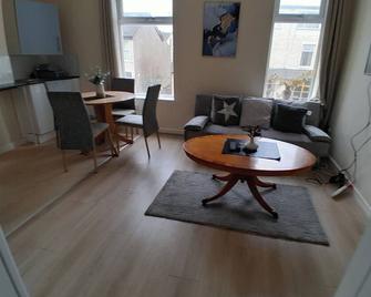 Seaside Tranquility Retreat in Lytham - Lytham St. Annes - Living room