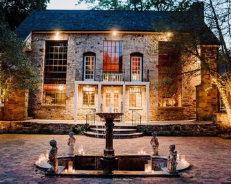 Hollyhedge Estate - New Hope - Gebouw