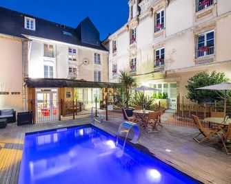 Grand Hôtel du Luxembourg & Spa - באיואו - בריכה