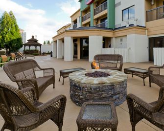 Courtyard by Marriott Charlotte Lake Norman - Huntersville - Patio