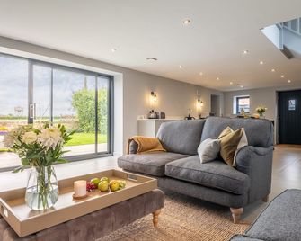 The Coach House, Happisburgh, Norfolk - Happisburgh - Living room