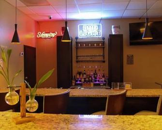 Home Inn Woods Hotel - Olive Branch - Bar