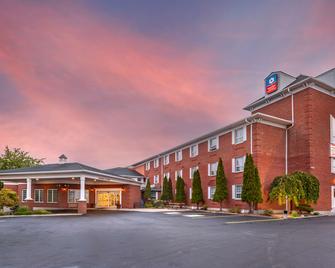 SureStay Plus Hotel by Best Western Kincardine - Kincardine - Building