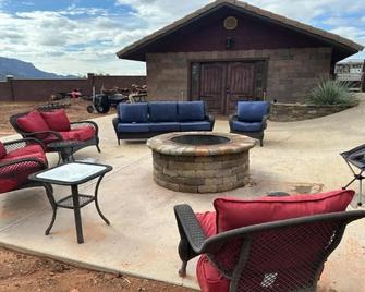 Zion Cliff Lodge - Hildale - Patio