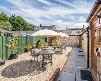 Golden Fleece - Chard - Innenhof