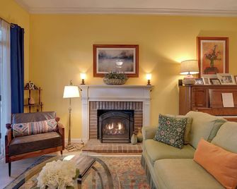 Riverside Cottage Close To Ocean And Myr - Murrells Inlet - Living room