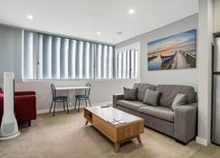 Bright 1 Bedroom unit in the heart of Manly - Manly - Sala de estar