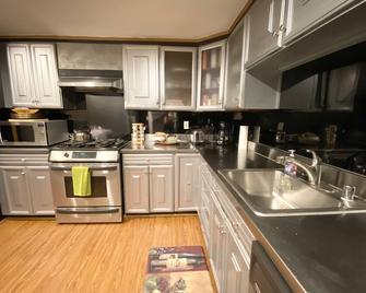 The Smithsonian Vacation House - Walk To The Museums - Free Parking - Waterfront - واشنطن د.ك. - مطبخ